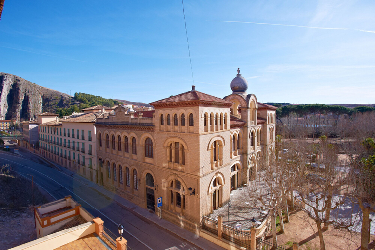 Exterior & Views
