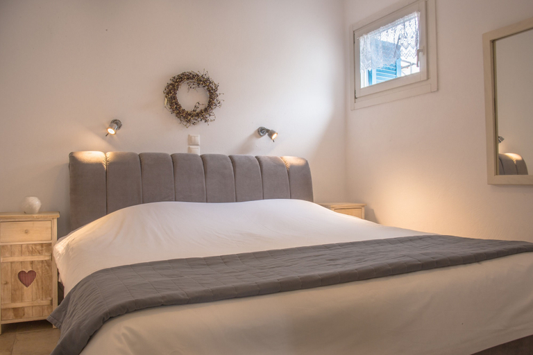 Bedroom 4, Anemomiloi Studios, South Aegean