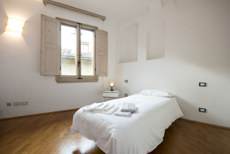 Bedroom 2, Vigna Nuova, Florence