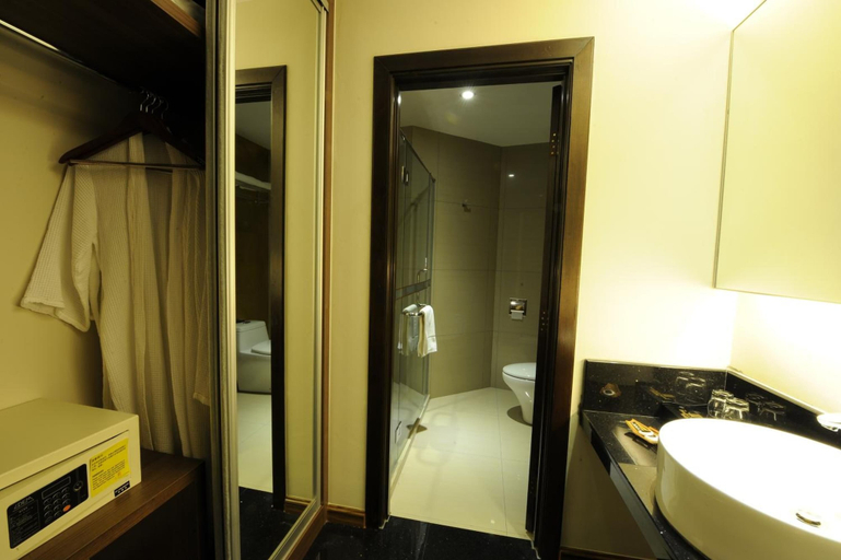 Bathroom 4, The Imperial Hotel, Kluang
