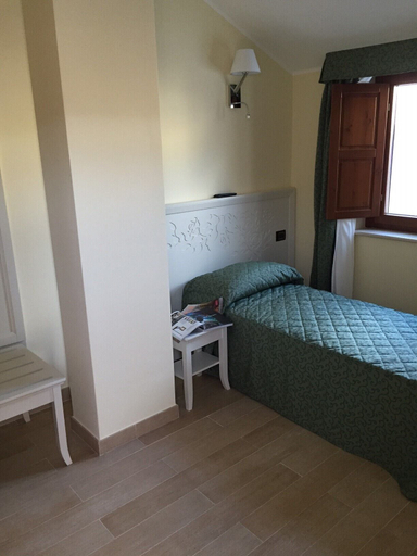 Bedroom 2, Hotel San Berardo, L'Aquila