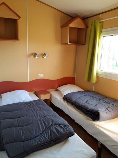 Bedroom 2, Camping des 2 Rives, Saône-et-Loire