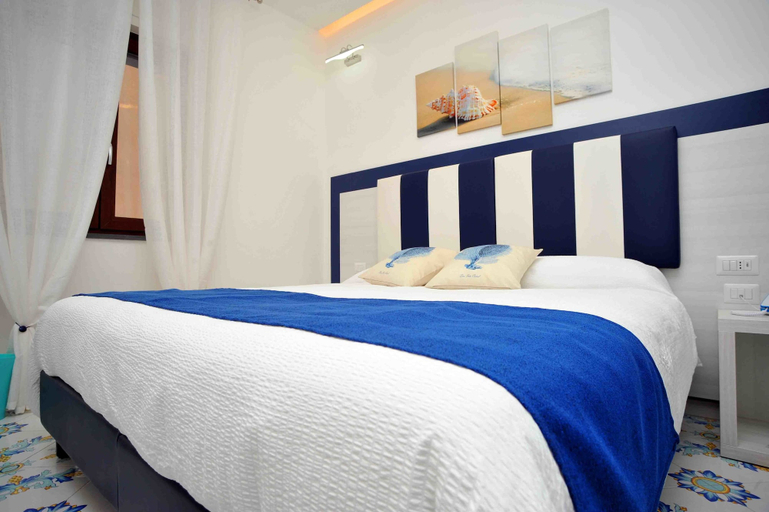 Bedroom 2, Costa Blu, Napoli