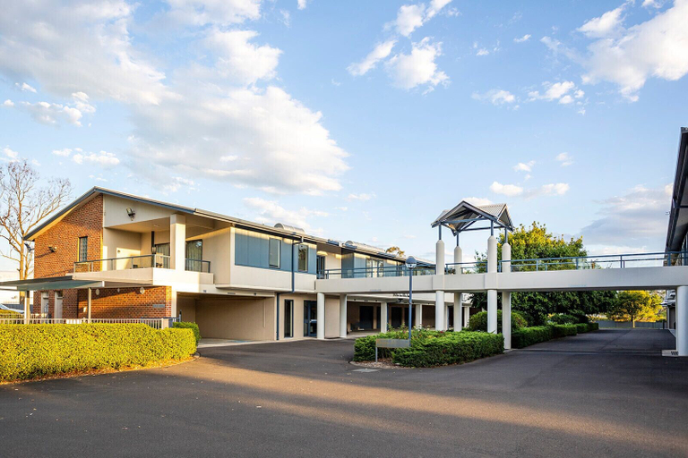 Exterior & Views 2, Hawkesbury Race Club Motel, Hawkesbury