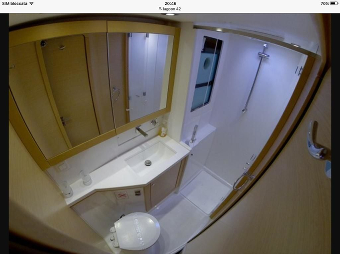 Bathroom 2, Catacruises, Rome