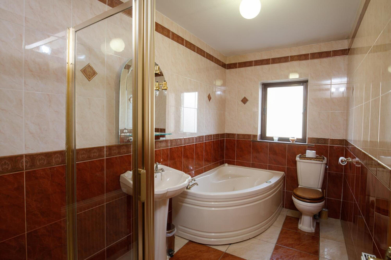 Bathroom 4, Old Fort Lodge