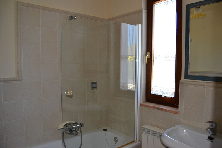 Bathroom 3, Posada Soano, Cantabria