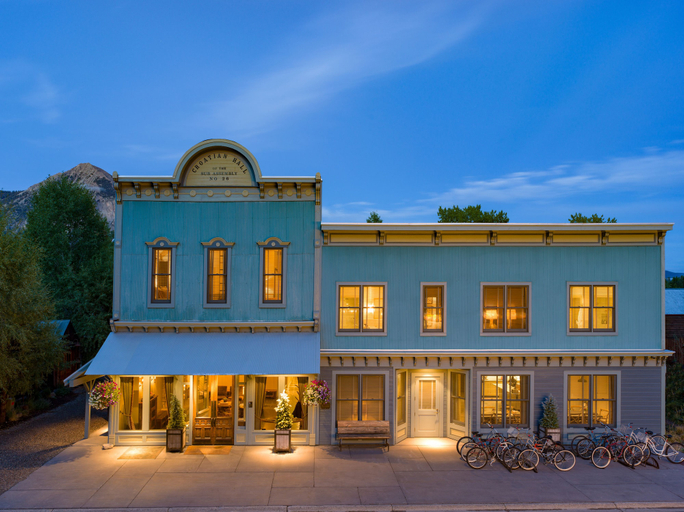 Exterior & Views