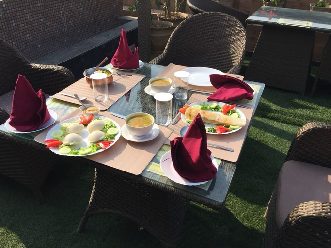 Food & Drinks 5, HOTEL PLATINUM PALACE NEAR MEDANTA HOSPITAL SECTOR 38, Gurgaon