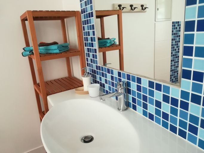 Bathroom 5, Moulin Pont Vieux - Chambres d'Hôtes, Vendée