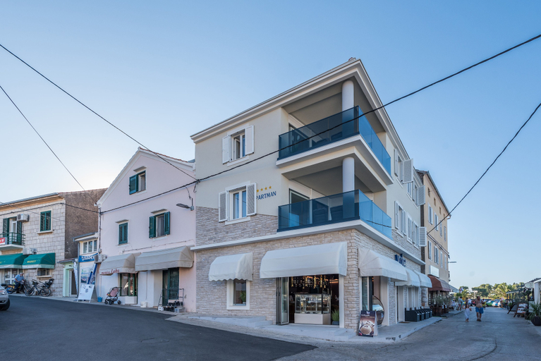 Exterior & Views 2, Good Life, Preko