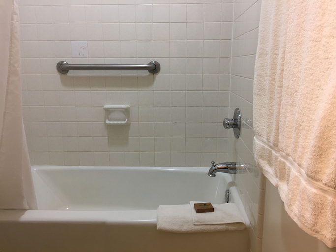 Bathroom 4, Crest Country Inn, Iowa