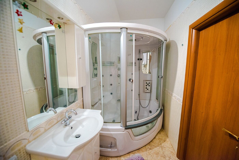 Bathroom 3, Apartment on Shevchenko 9-8, Vladivostok gorsovet