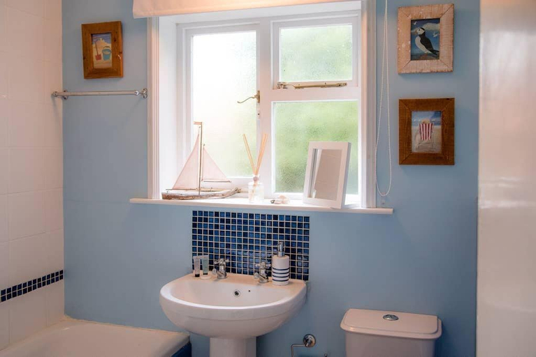 Bathroom 4, Castle Cottage, Orford, Suffolk