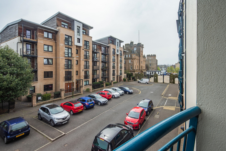 Exterior & Views, Stunning Shore Apartment with Balcony, Edinburgh