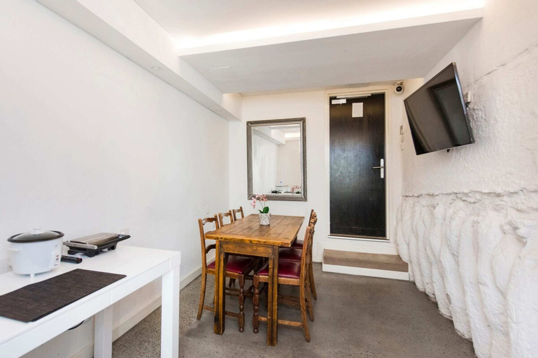 Others 5, Elegant 1 Bedroom Hotel Room in the City, Perth