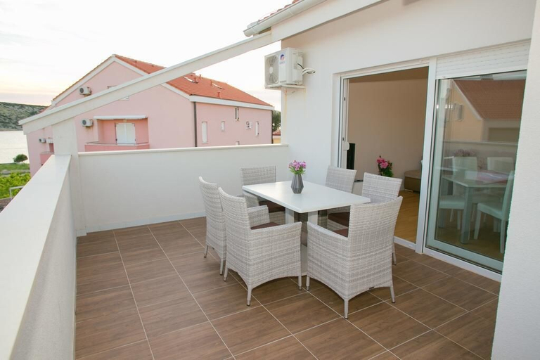 Others 5, Apartments Orange, Novalja