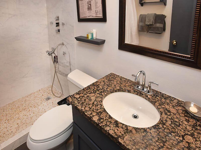 Bathroom, 1-village Inn Plaza 16, Eagle