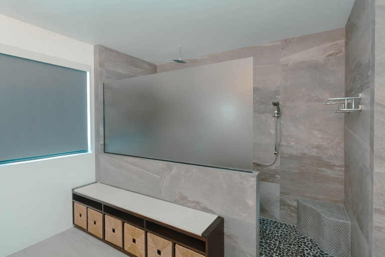 Bathroom 4, BluZen