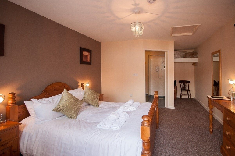 Bedroom 2, Angel Inn, Nottinghamshire