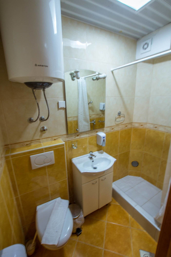 Bathroom 4, Contessa Apartments