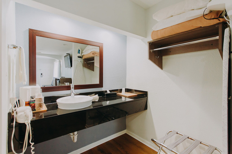 Bathroom 4, Scottish Inns and Suites - Near Kemah Boardwalk, Galveston