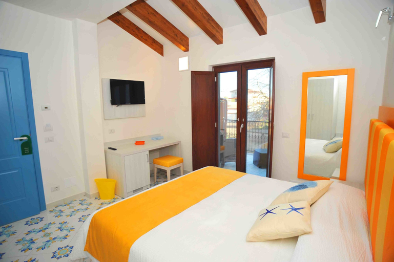 Bedroom 4, Costa Blu, Napoli