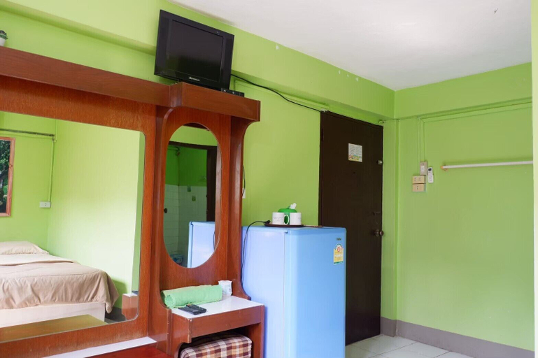 Bedroom 4, Chokchai Hotel, Sai Yok