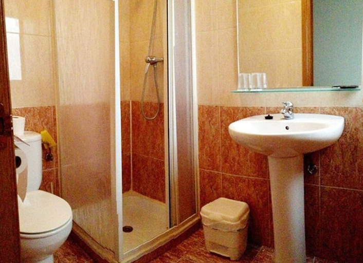 Bathroom 4, Pensión Oasis, Zamora