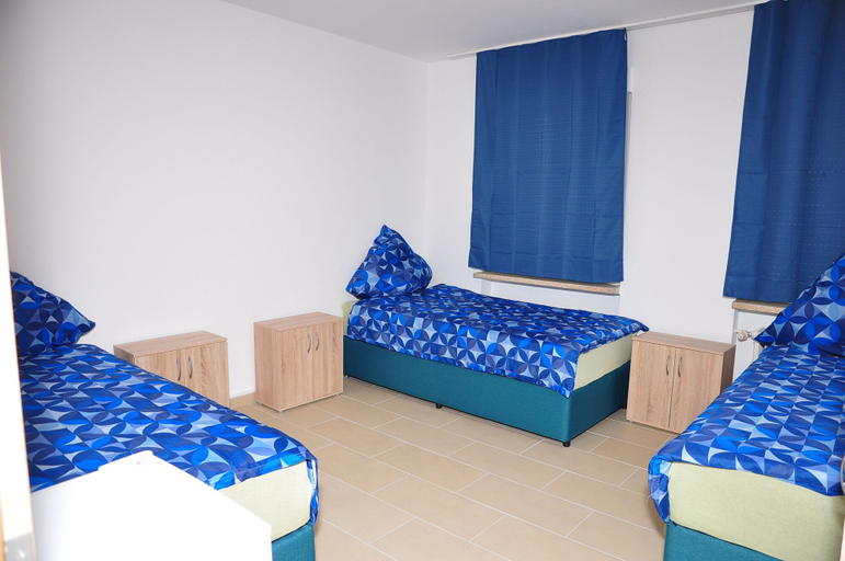 Bedroom 2, Weisenau Plaza, Mainz