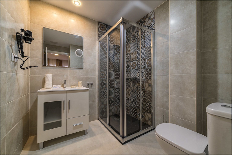 Bathroom 5, Hotel Ciudad del Mar, Las Palmas