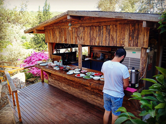 Breakfast buffet, Ceyrek Camping & Bungalows, Kaş