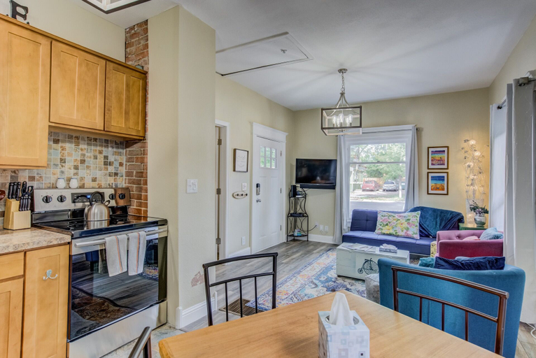 Others 5, 1BR Modern & Chic Bring Your Bikes and Dog!, El Paso
