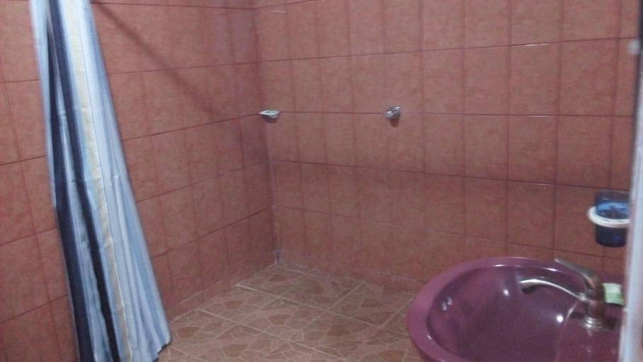 Bathroom 3, Cabinas El Tropico, Guatuso