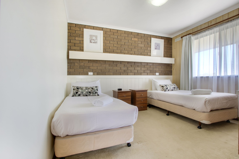 Bedroom 2, Sandpiper Apartments, E. Gippsland - Bairnsdale
