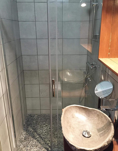 Bathroom 5, Au Jardin d'Amphora, Aude