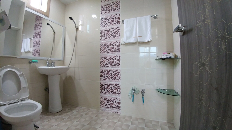 Bathroom 3, Chowoo Guesthouse, Gyeongju