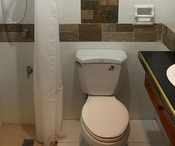 Bathroom 3, Aberisse Pension Hotel, Dumaguete City