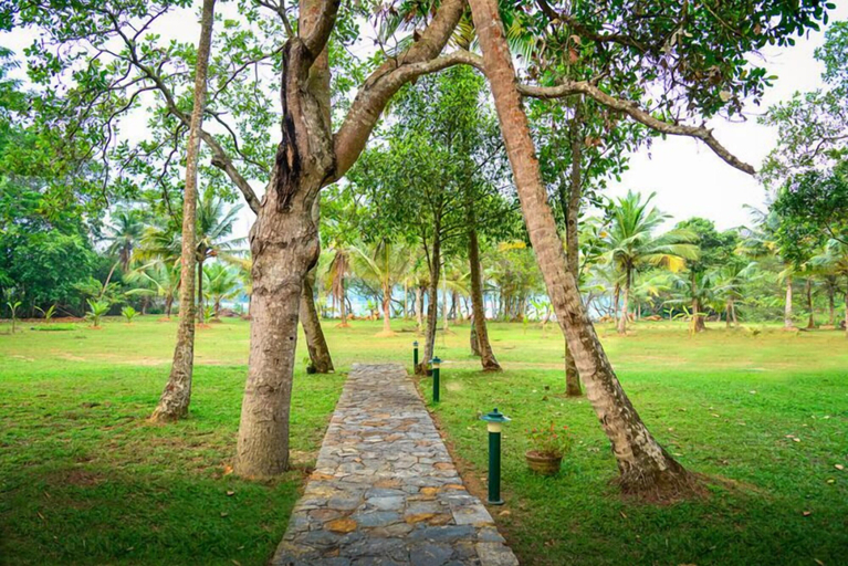 Property grounds 3, Dansala Cottage, Habaraduwa