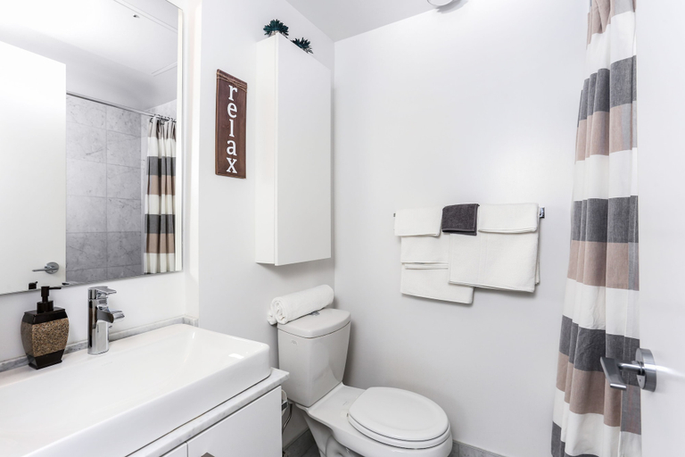 Bathroom, Platinum Suites - Breathtaking CN Tower View, Toronto