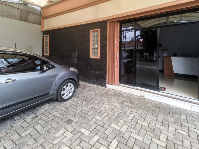Exterior & Views 2, RedDoorz near Cideng 2, Central Jakarta