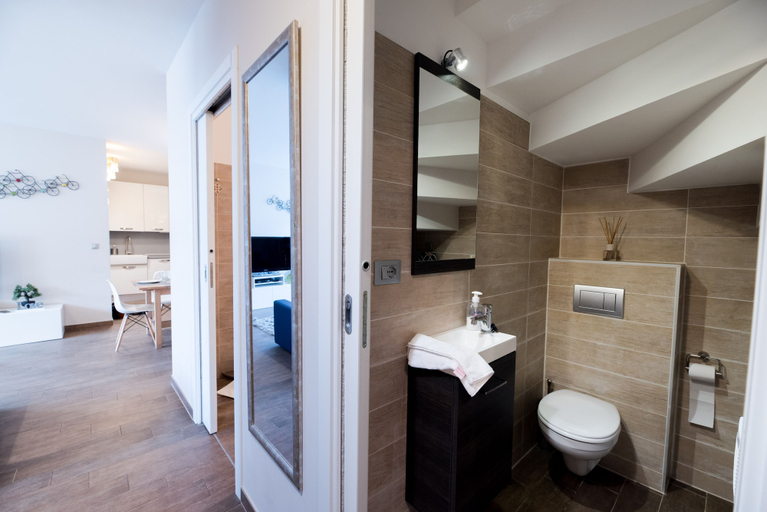 Bathroom 4, Budapest Easy Flat - Penthouse Basilica, Budapesti