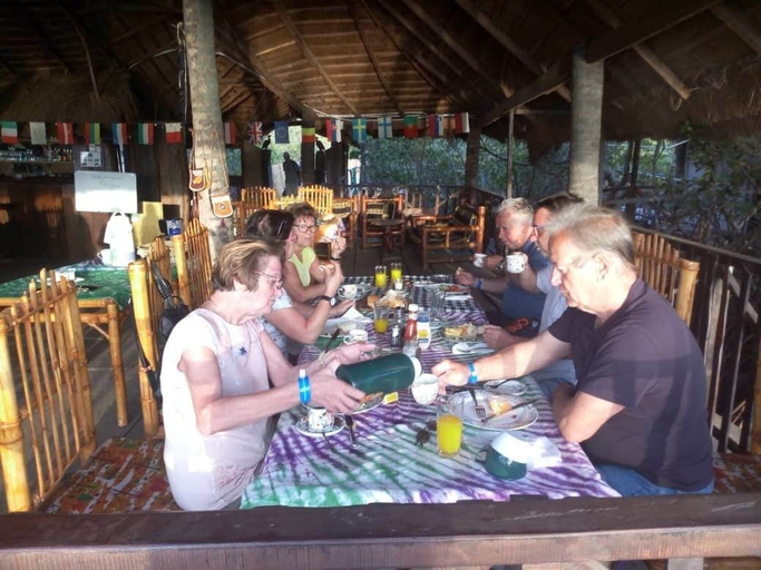 Food & Drinks 5, Bintang Bolong Lodge, Foni Bintang Karanai
