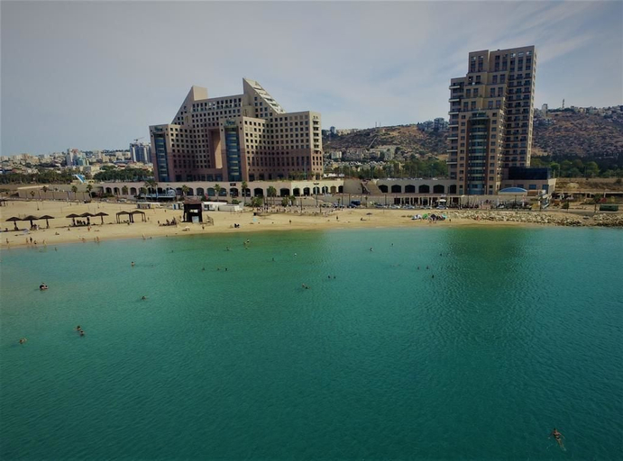 Exterior & Views 2, Luxurious Beach apartment
