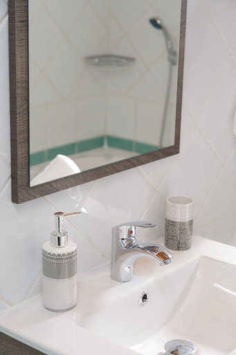 Bathroom 3, Syriti Studios, Ionian Islands