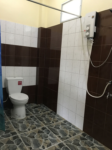 Bathroom 3, Baan Mek Lom, Thai Mueang