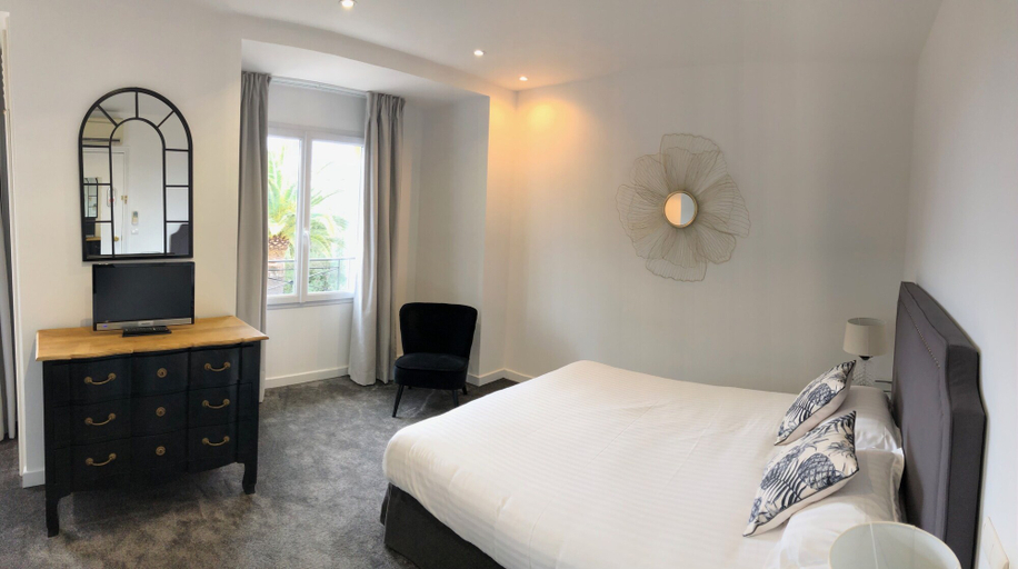 Bedroom 2, Hotel Santa Lucia, Var