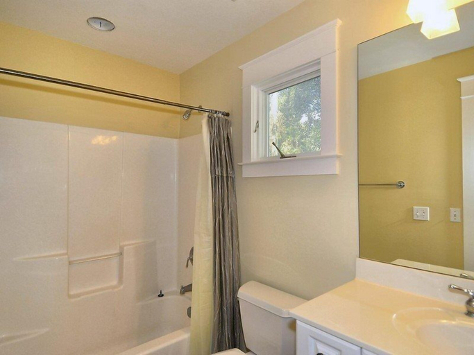 Bathroom, Myrtle Lane 17, Beaufort