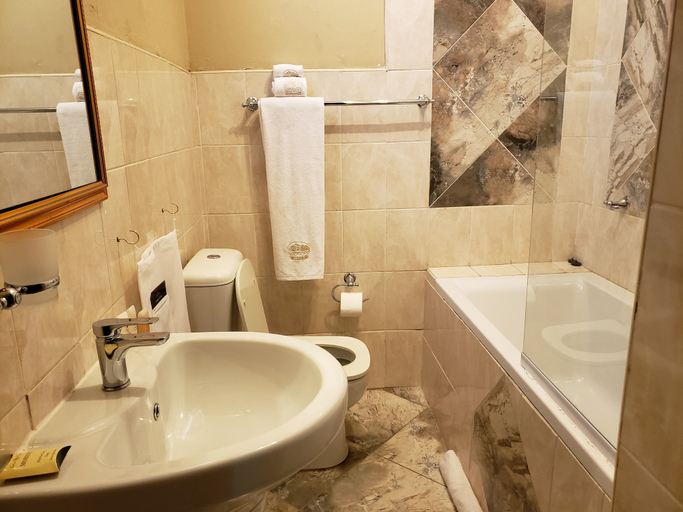Bathroom 4, Selborne Hotel, Bulawayo