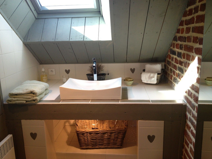 Bathroom 5, Domaine de la ferme de Ribeaufontaine, Aisne